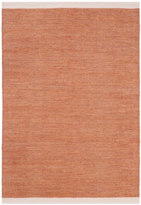 Meleerattu, terransävyinen Lina-villamatto. Valkoiset päädyt.